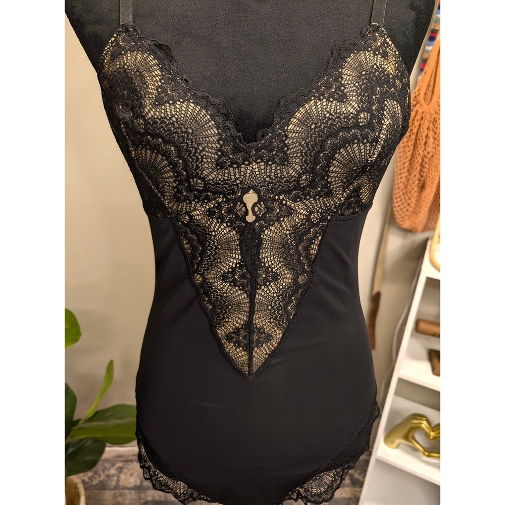 Pinsy Sculpting Lace Shapesuit Size Large Long Black Heavy Shaping Bodysuit NWT